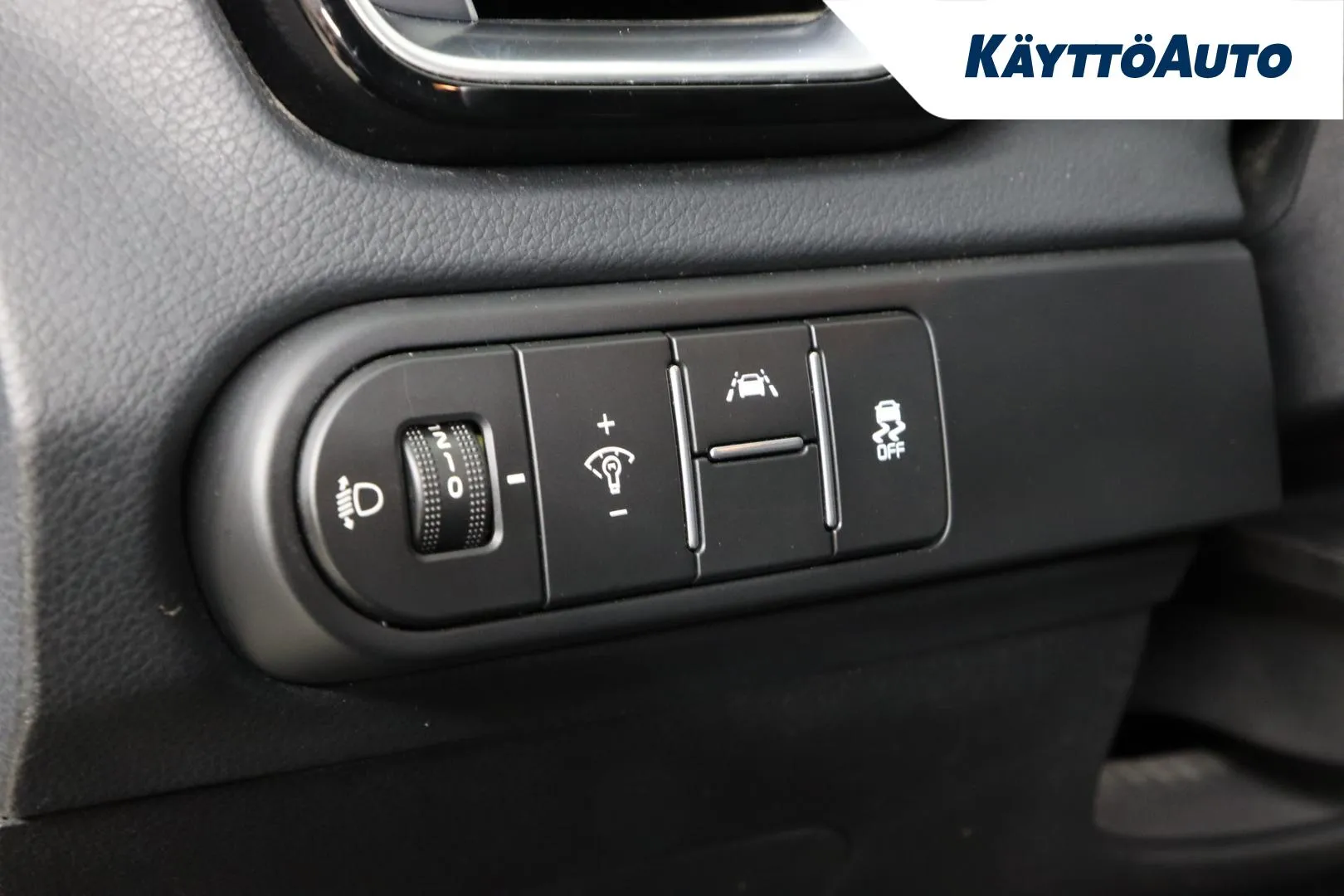 Kia Ceed SUZ-348 carousel image