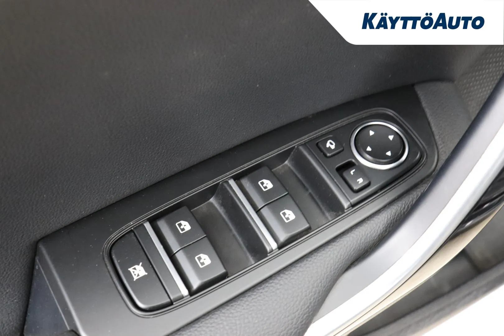 Kia Ceed SUZ-348 carousel image