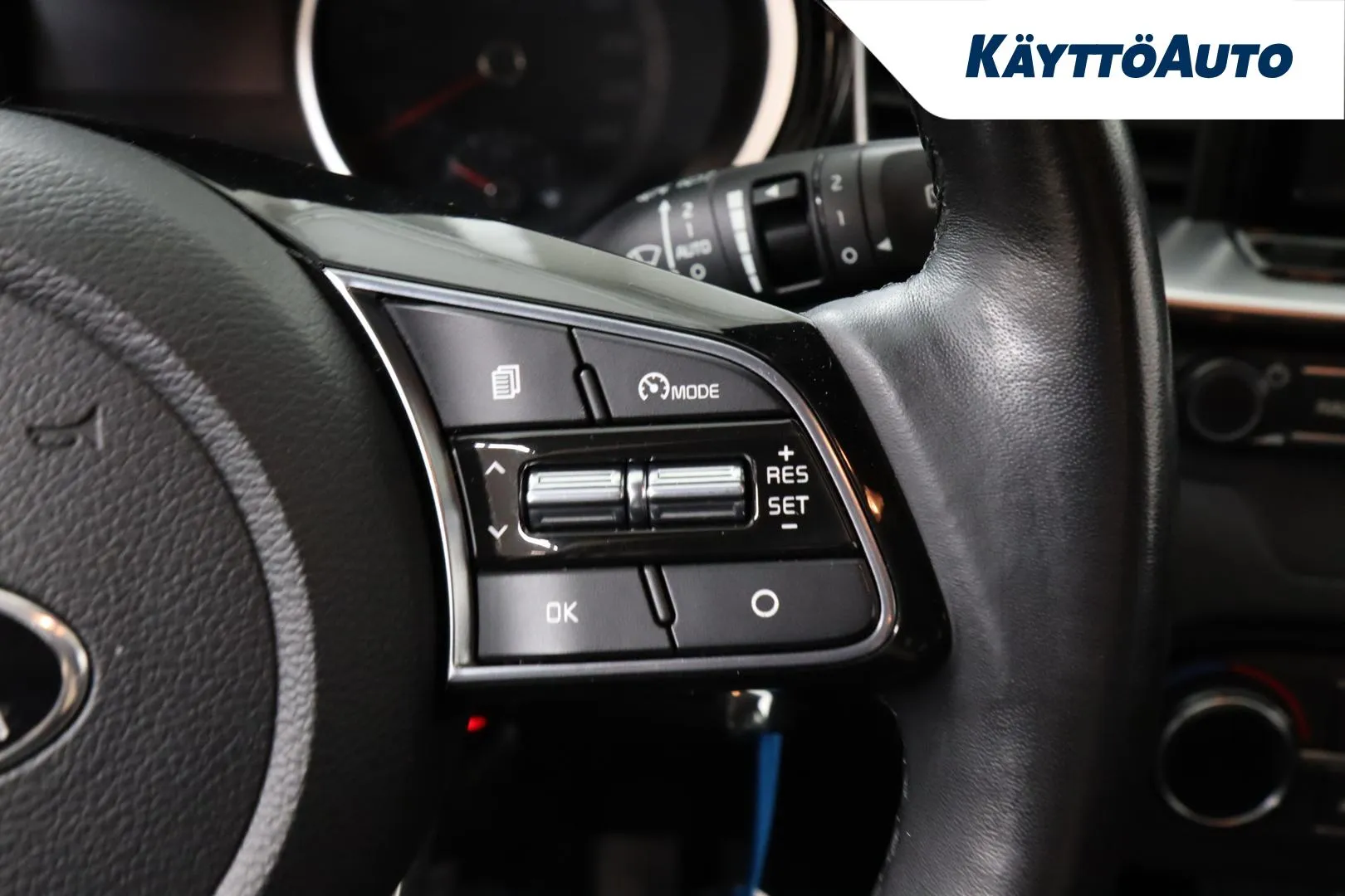 Kia Ceed SUZ-348 carousel image