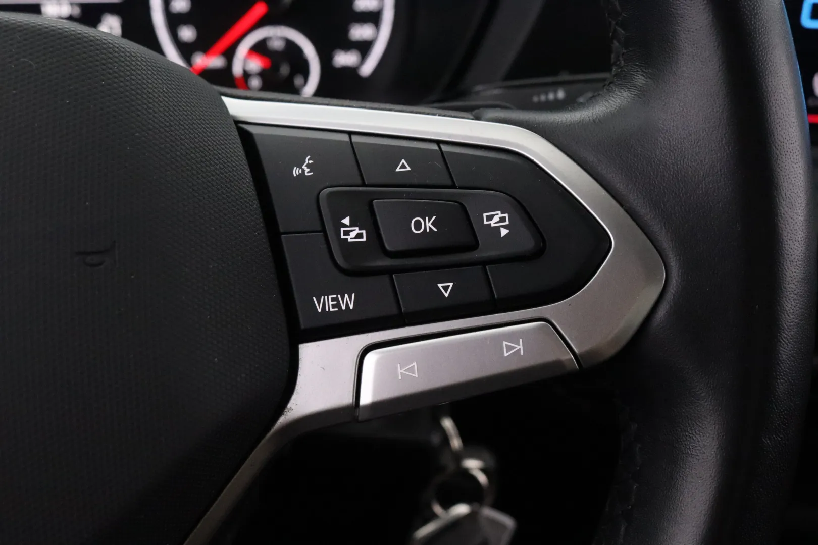 VOLKSWAGEN Caddy Maxi LRO-645 carousel image