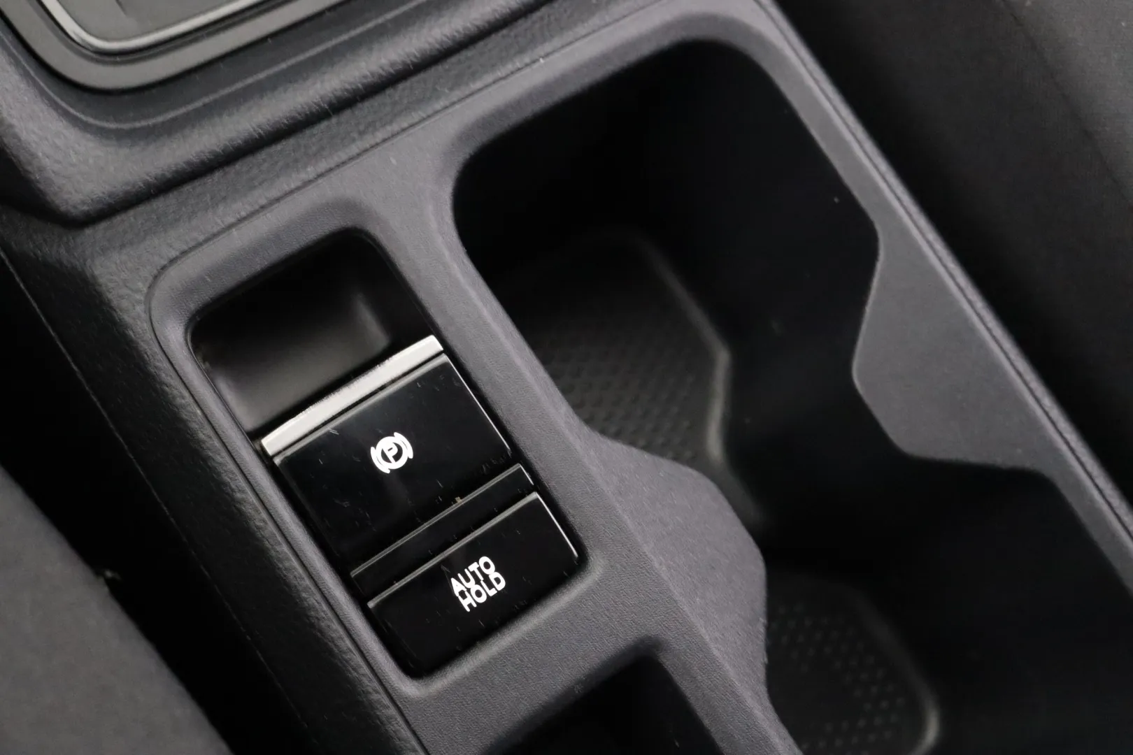 VOLKSWAGEN Caddy Maxi LRO-645 carousel image