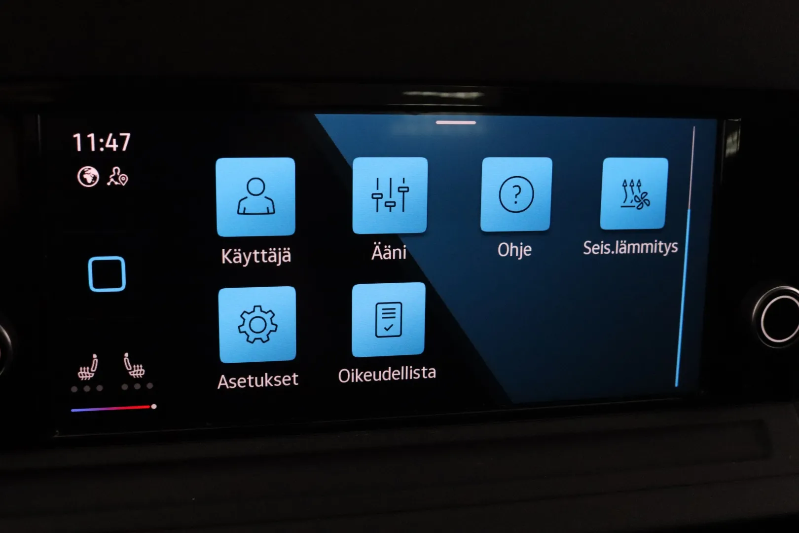 VOLKSWAGEN Caddy Maxi LRO-645 carousel image