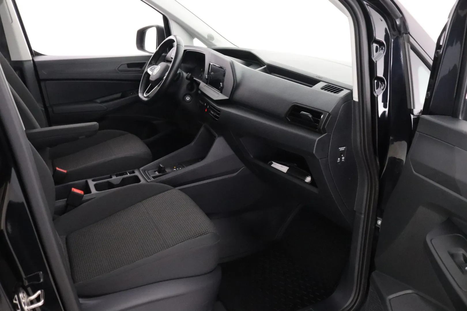 VOLKSWAGEN Caddy Maxi LRO-645 carousel image