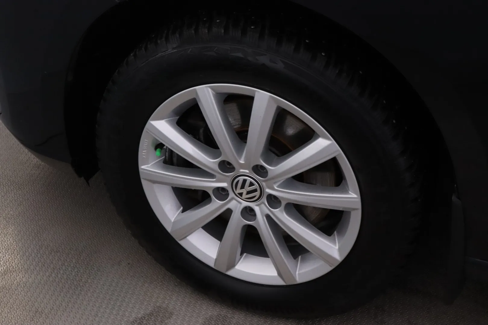 VOLKSWAGEN Caddy Maxi LRO-645 carousel image