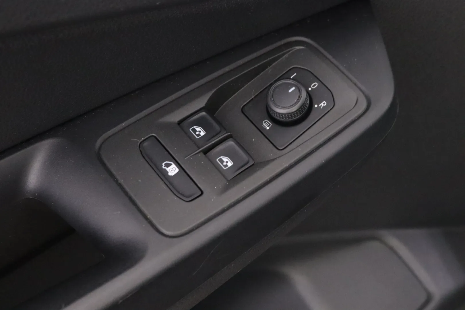 VOLKSWAGEN Caddy Maxi LRO-622 carousel image