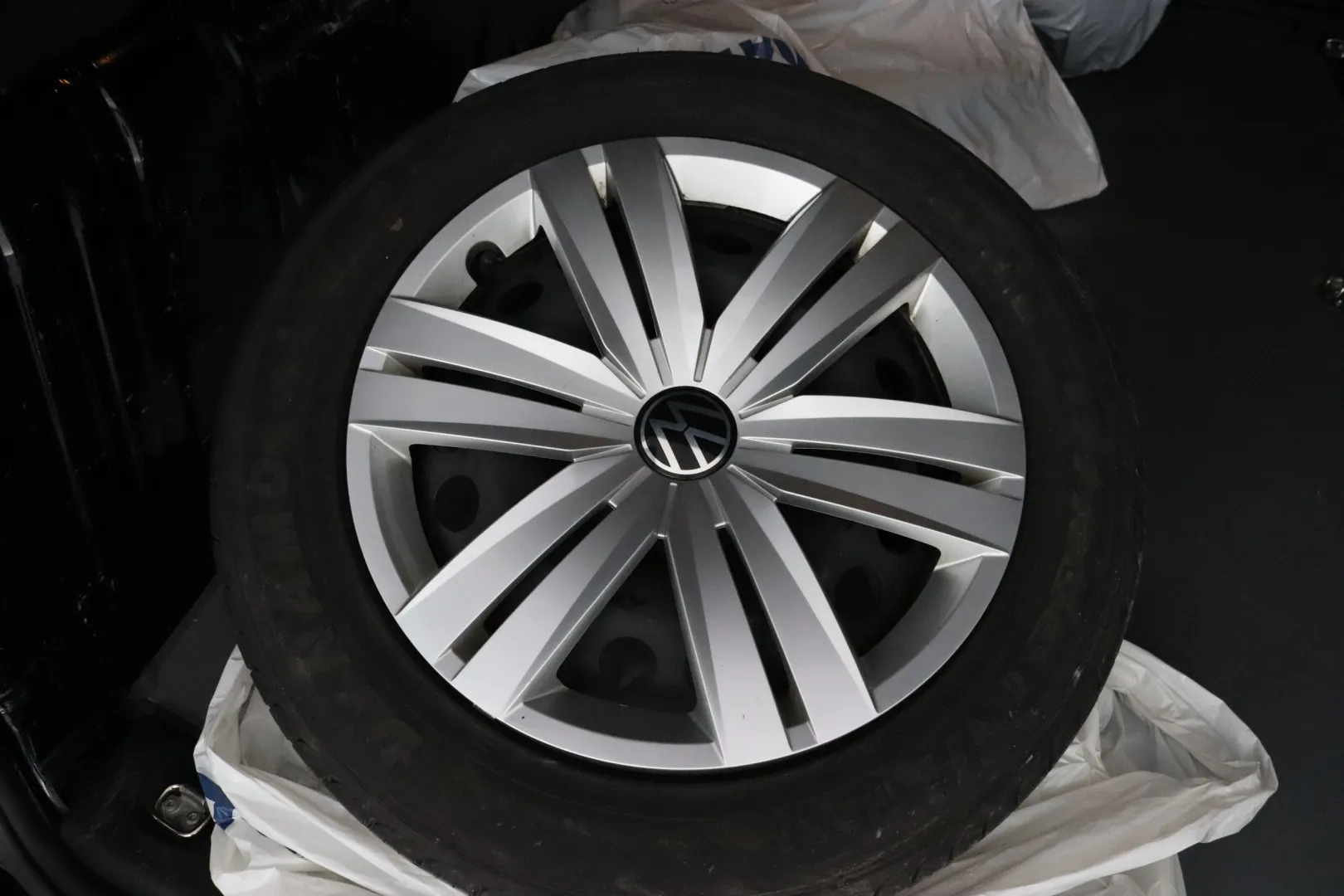 VOLKSWAGEN Caddy Maxi LRO-622 carousel image