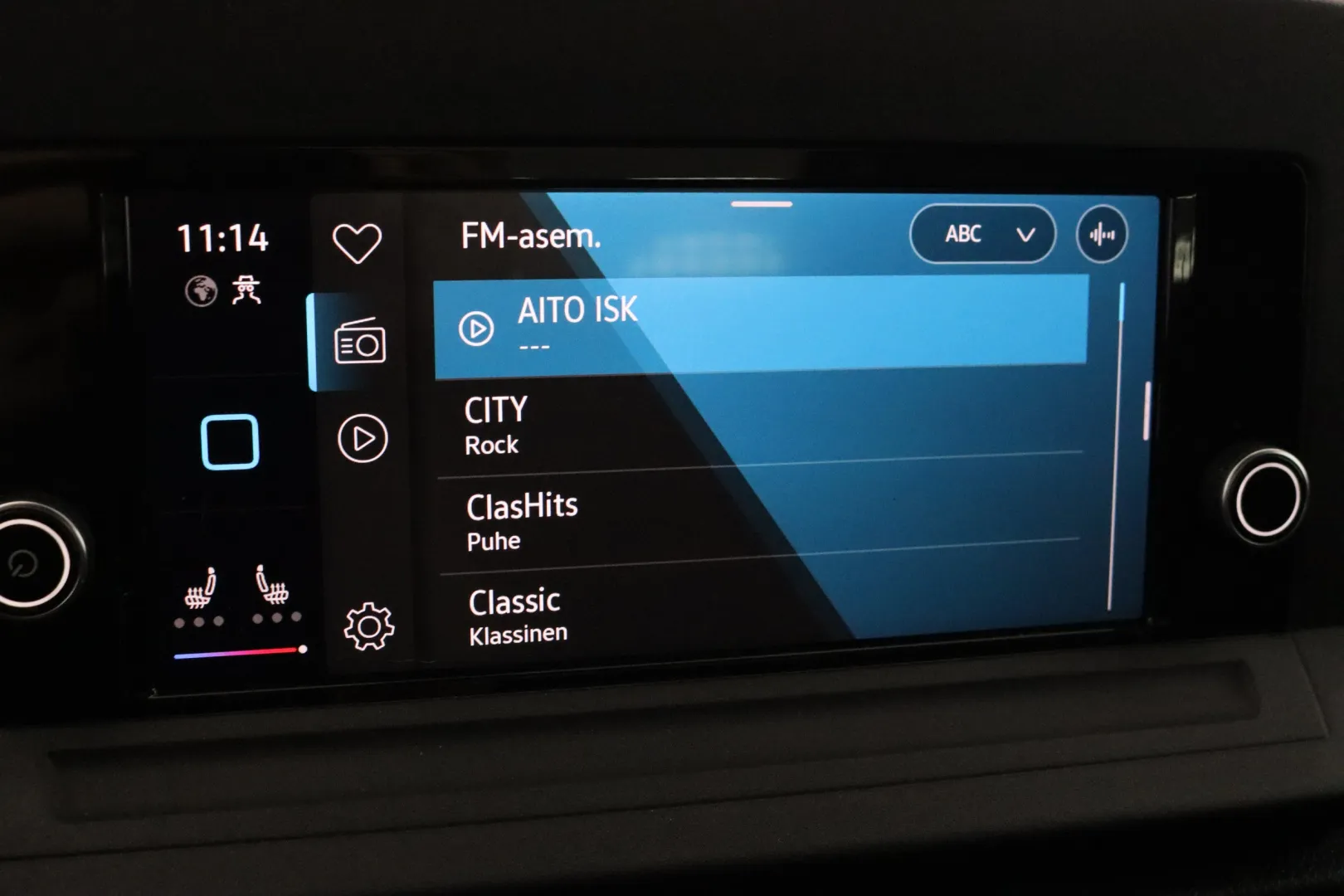 VOLKSWAGEN Caddy Maxi LRO-622 carousel image