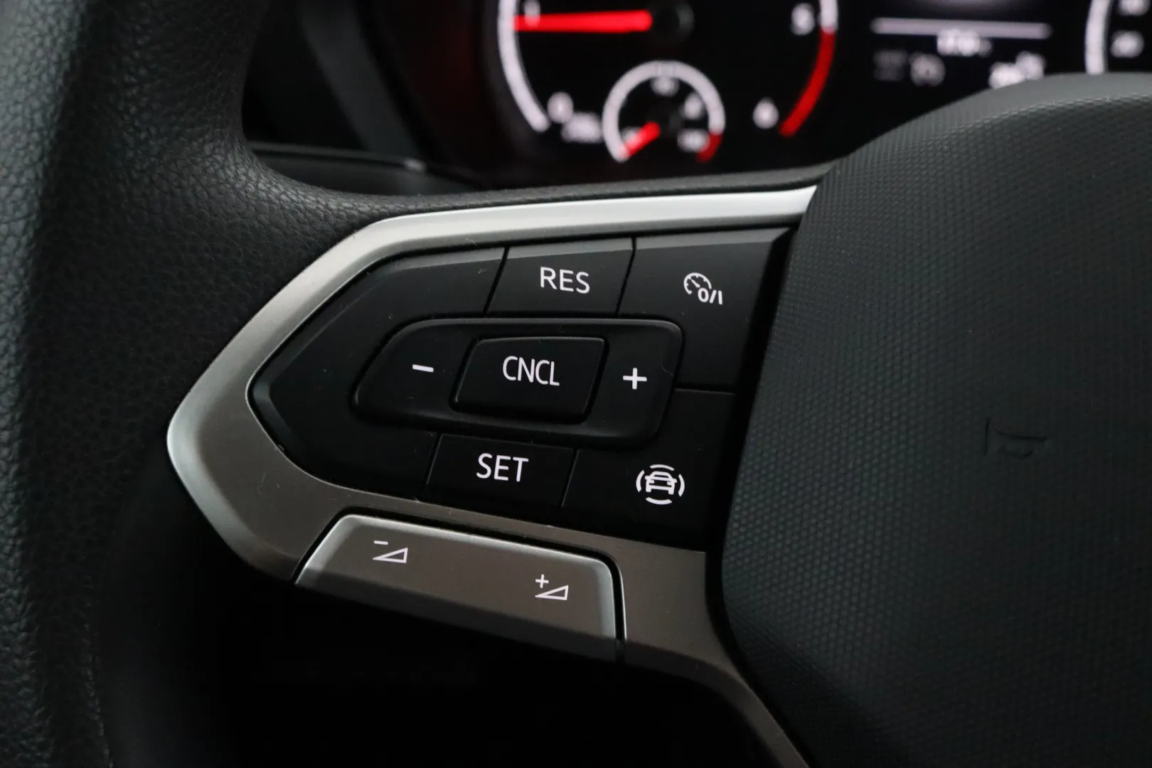 VOLKSWAGEN Caddy Maxi LRO-622 carousel image