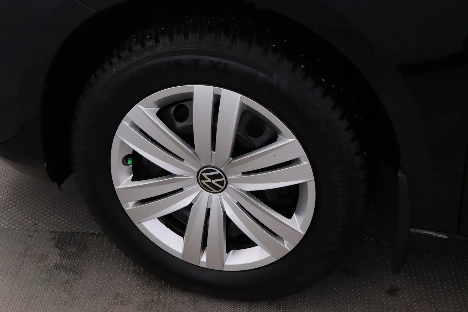 VOLKSWAGEN Caddy Maxi LRO-622 carousel image