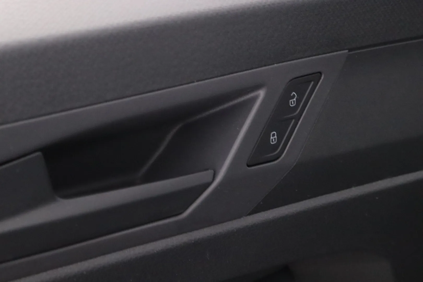 VOLKSWAGEN Caddy Maxi LRO-622 carousel image