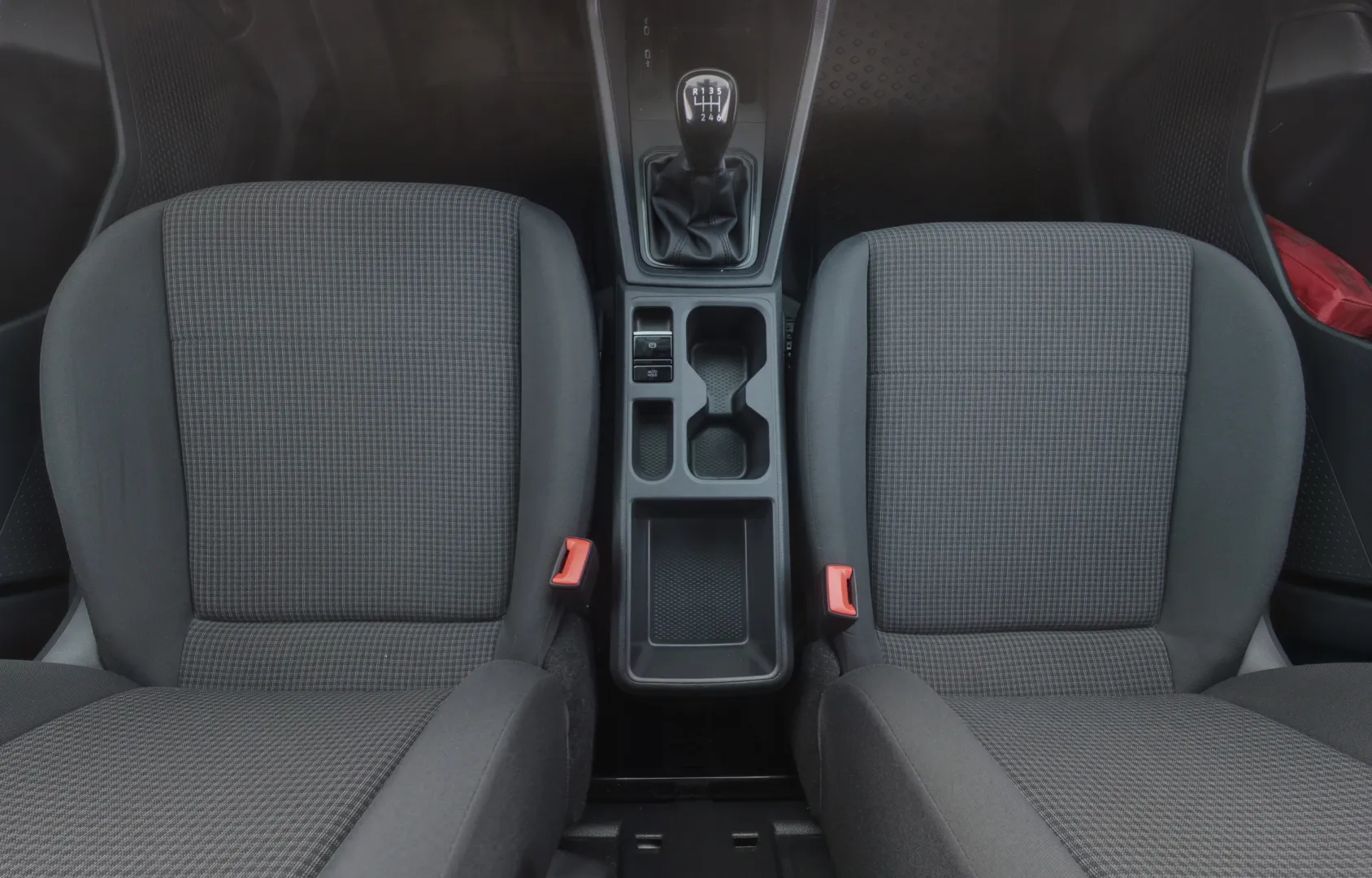 VOLKSWAGEN Caddy Maxi LRO-622 carousel image