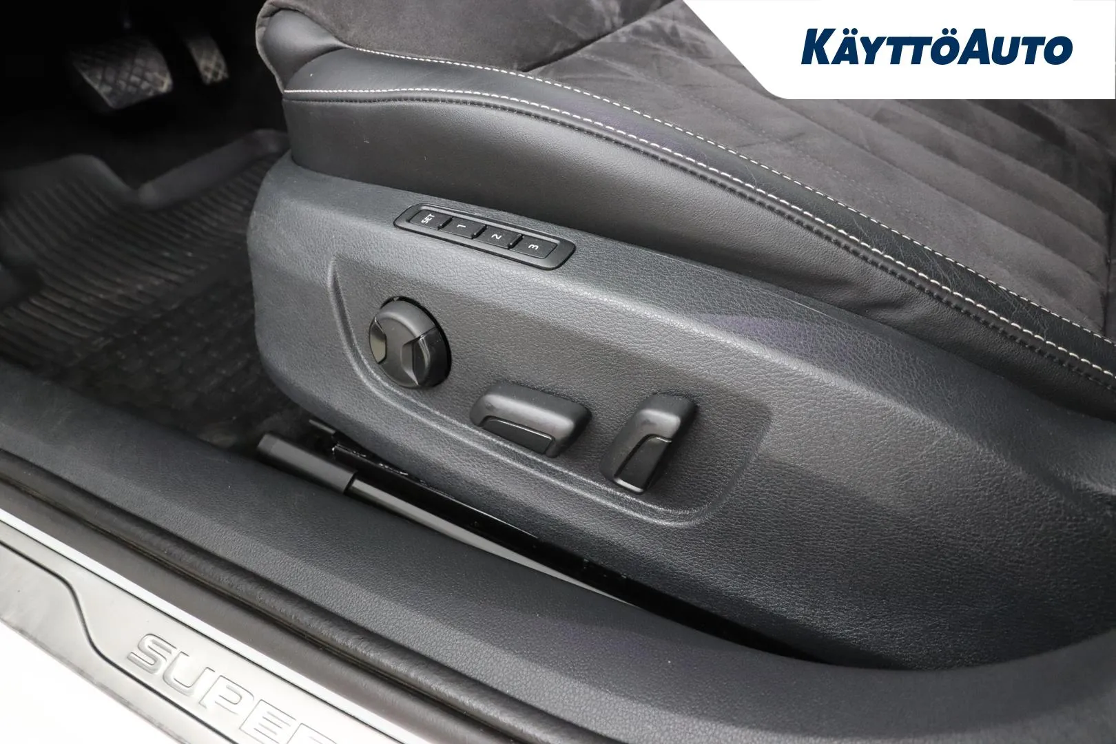 SKODA Superb ZOR-207 carousel image