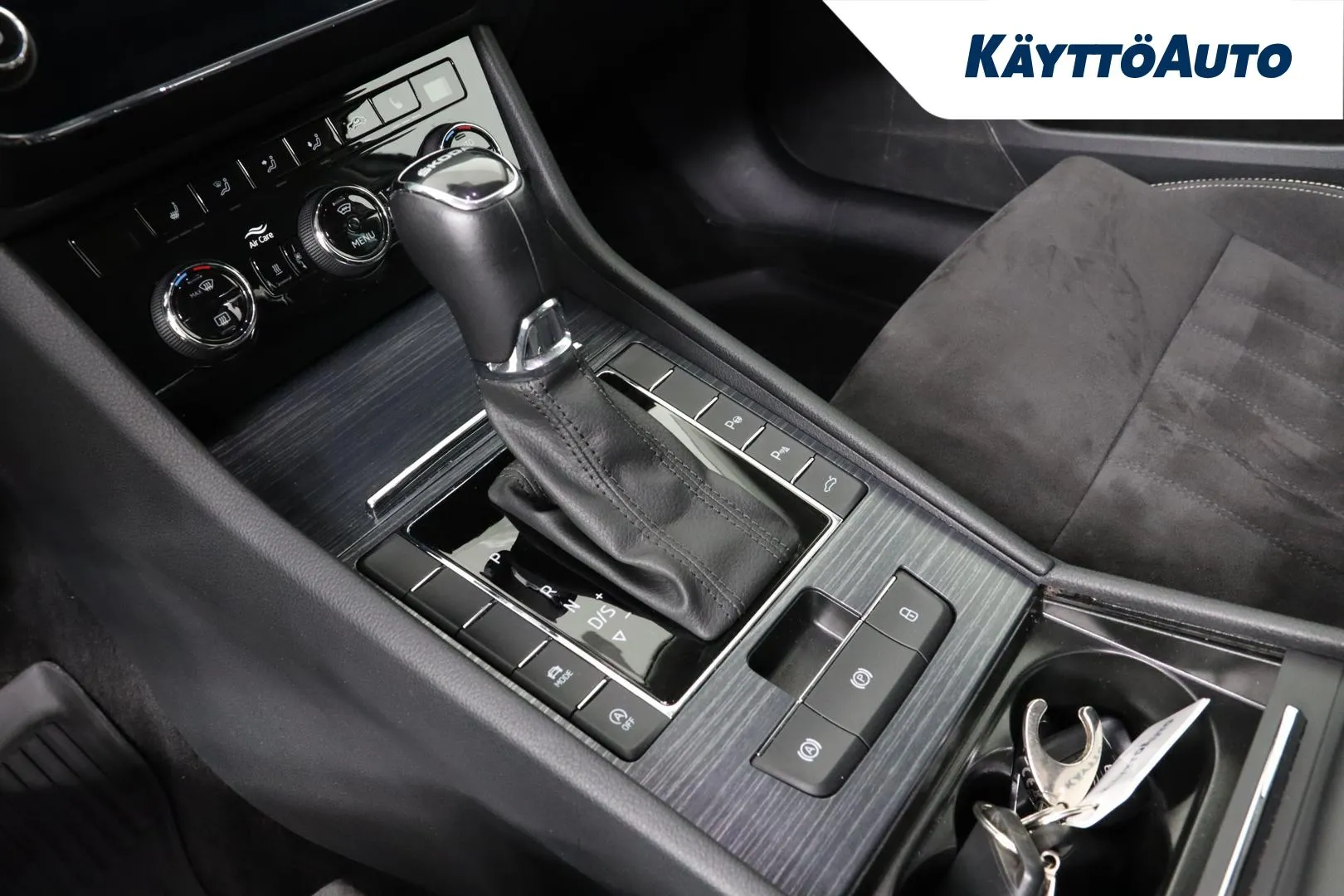 SKODA Superb ZOR-207 carousel image