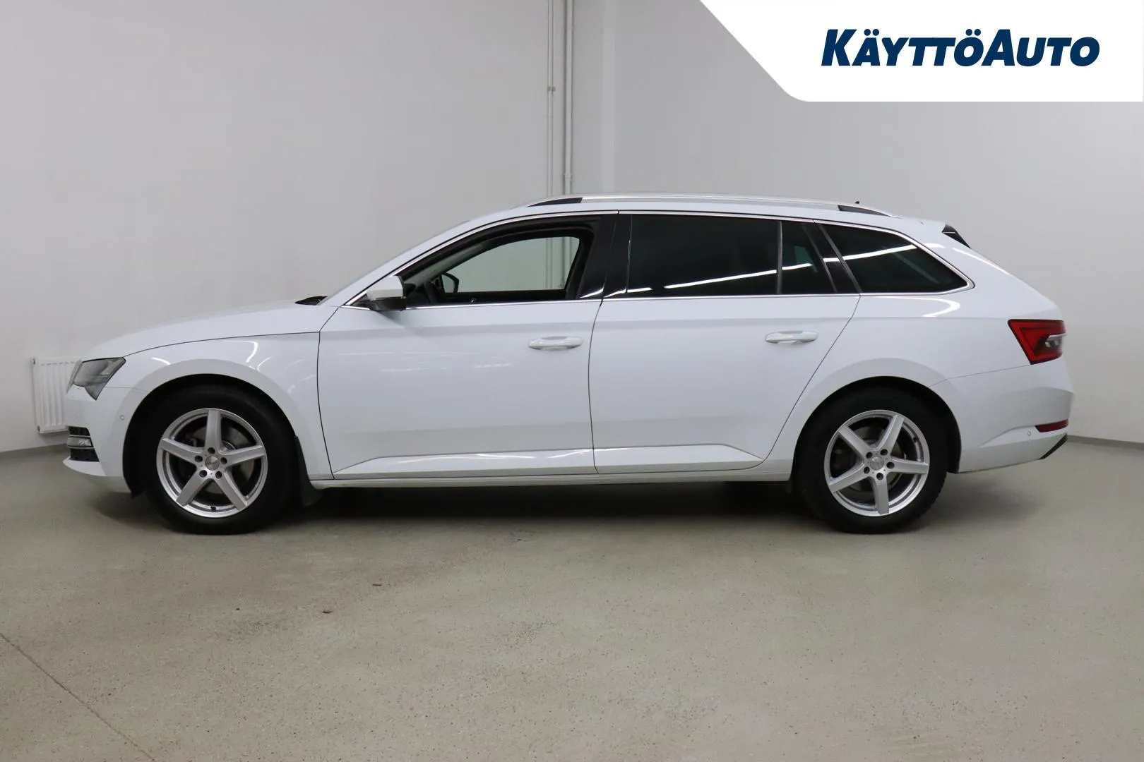 SKODA Superb ZOR-207 carousel image