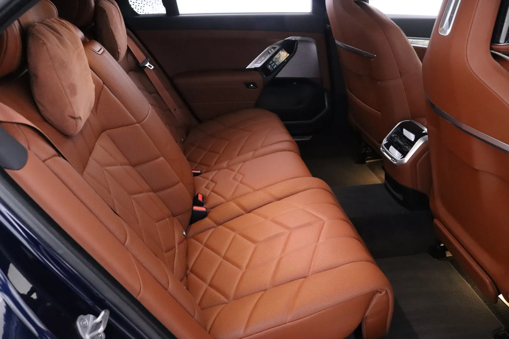 BMW i7 NNE-149 carousel image