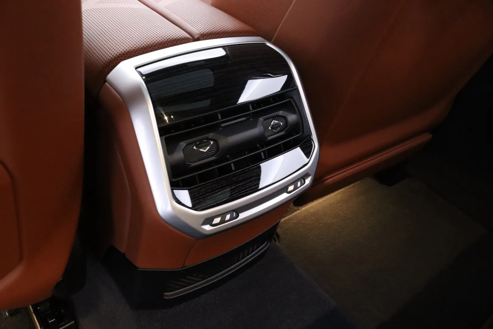 BMW i7 NNE-149 carousel image