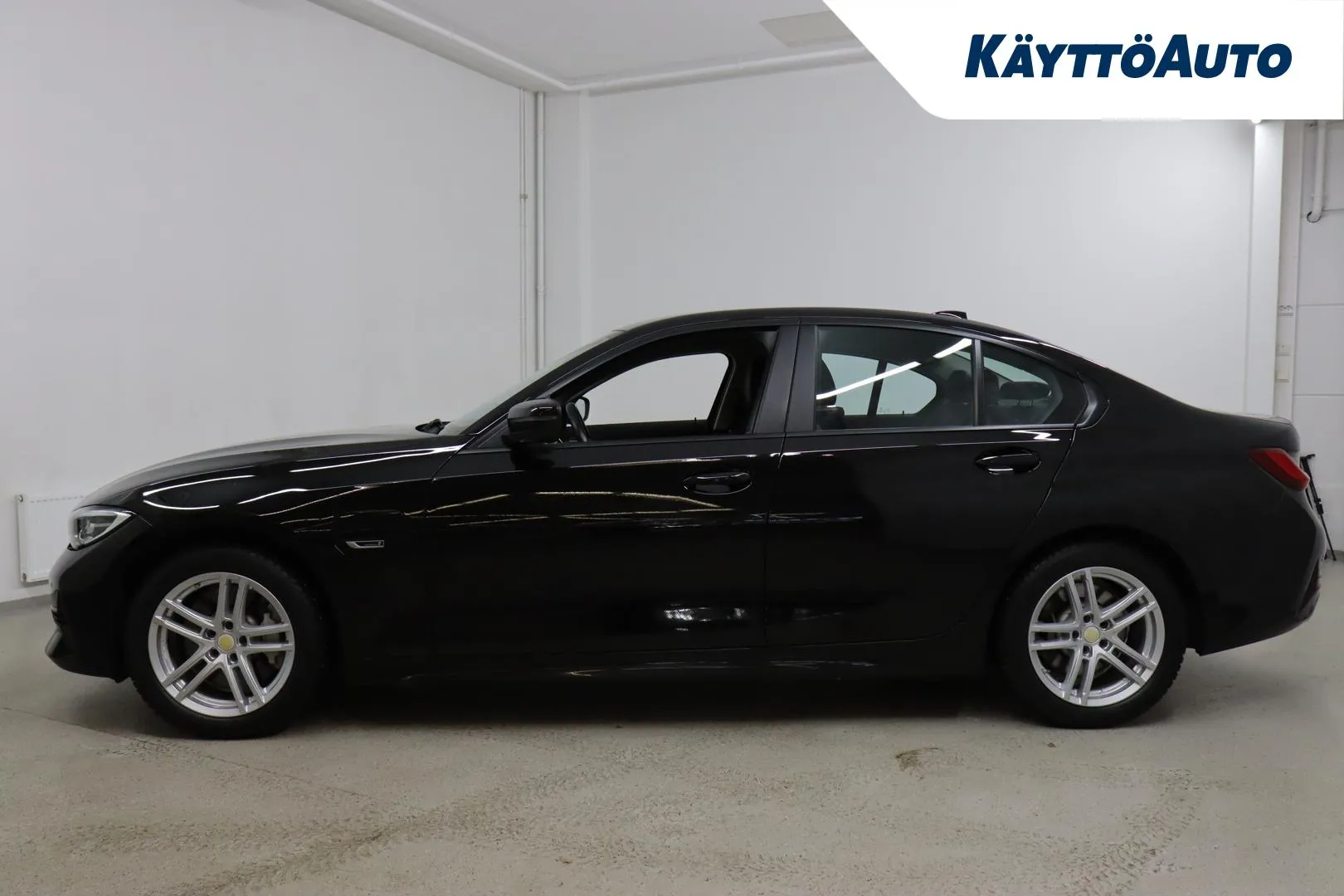 BMW 330 ZNV-801 carousel image