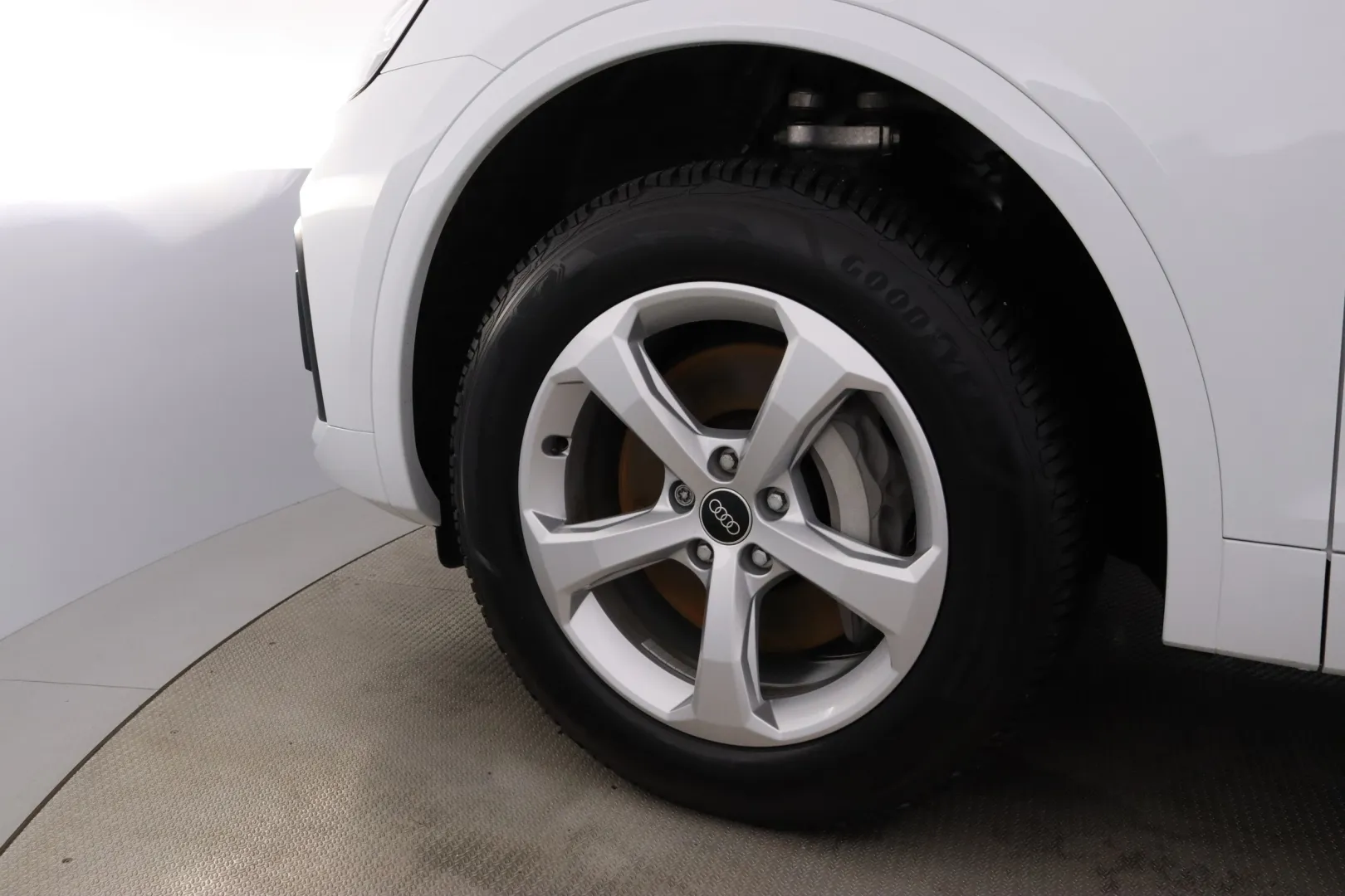 Audi Q5 IRP-741 carousel image