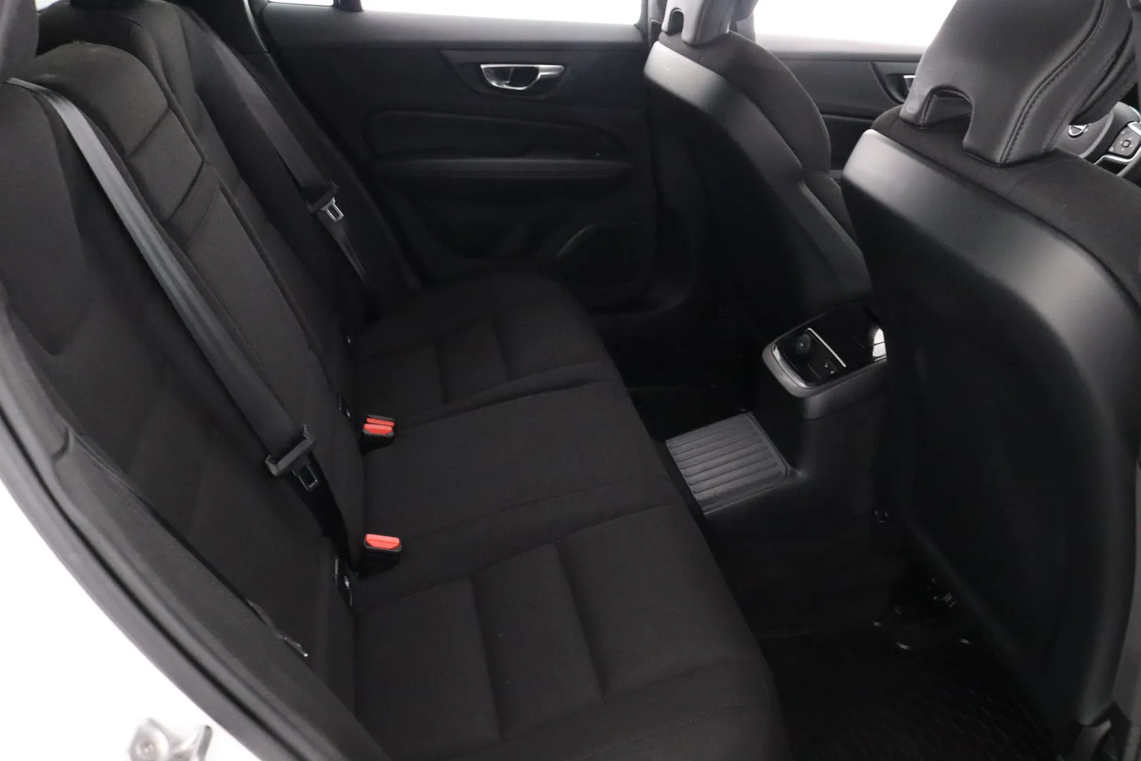 VOLVO V60 LTA-243 carousel image