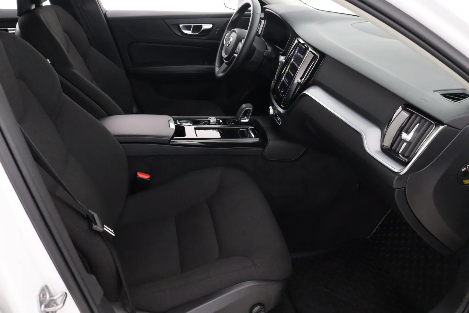 VOLVO V60 LTA-243 carousel image