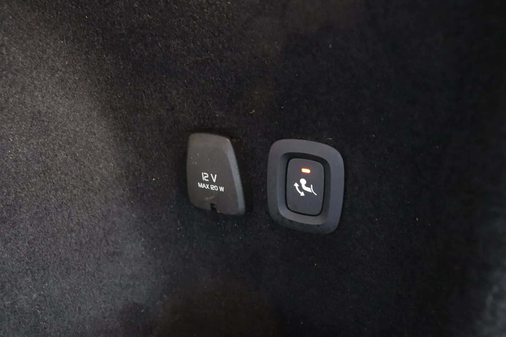 VOLVO V60 LTA-243 carousel image