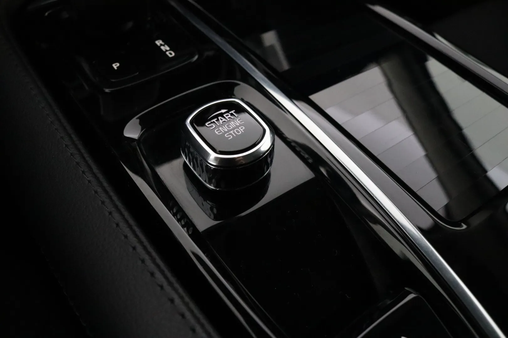 VOLVO V60 LTA-243 carousel image