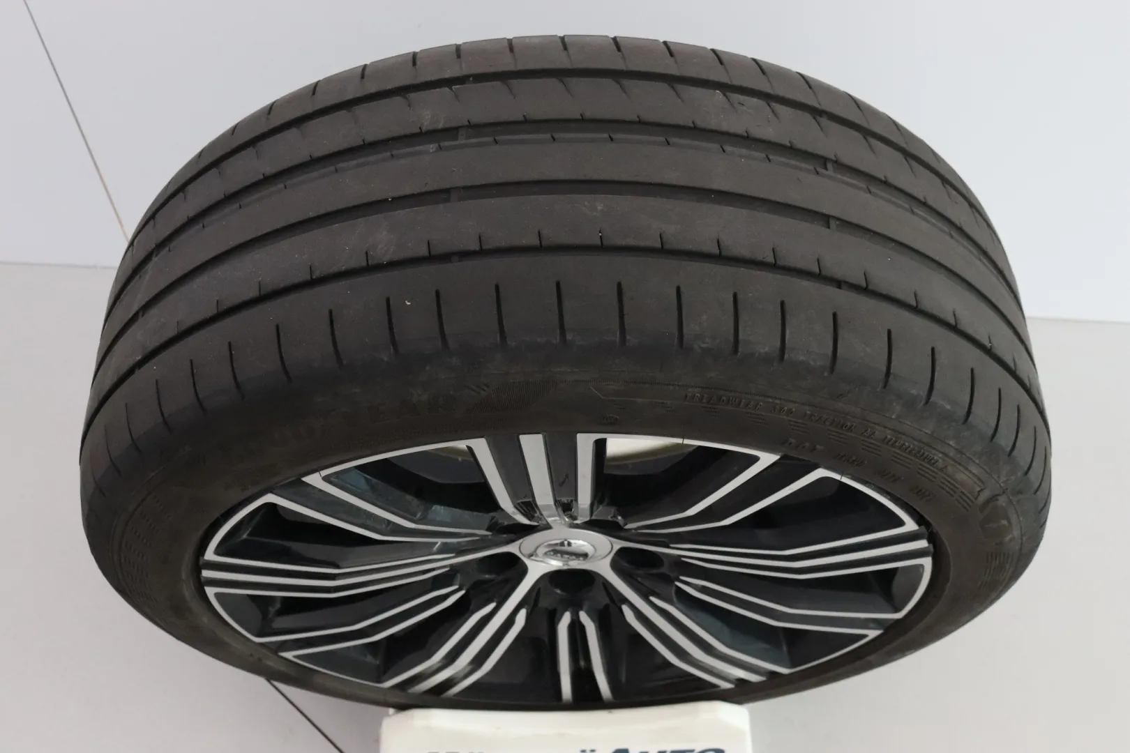 VOLVO V60 LTA-243 carousel image