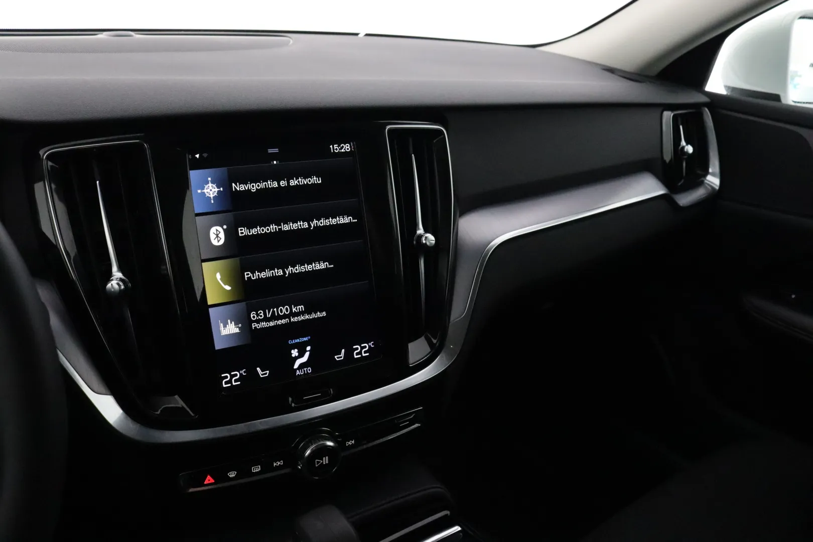 VOLVO V60 LTA-243 carousel image