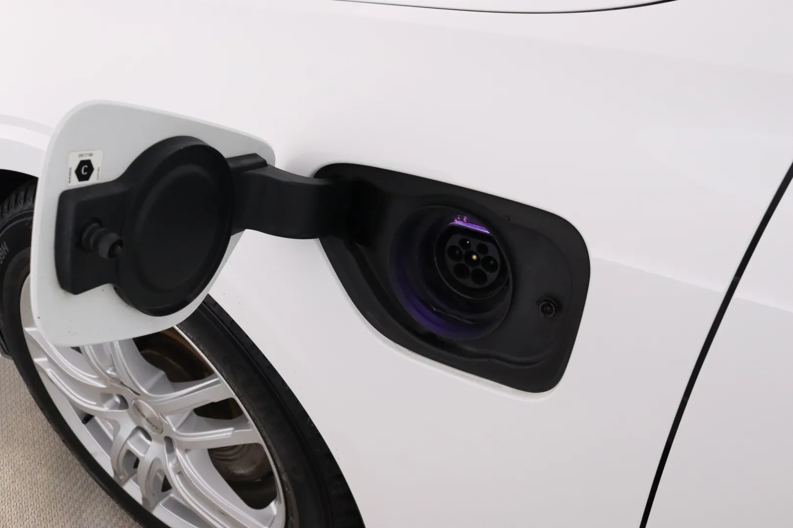 VOLVO V60 LTA-243 carousel image