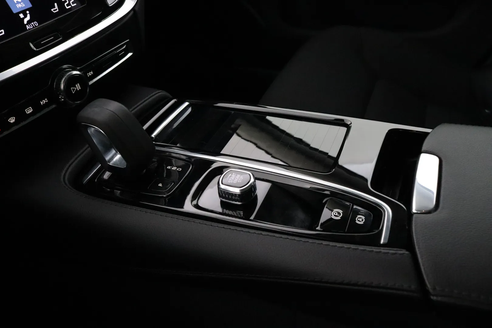 VOLVO V60 LTA-243 carousel image