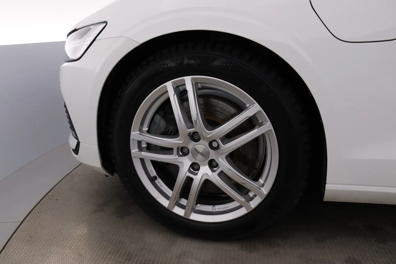 VOLVO V60 LTA-243 carousel image