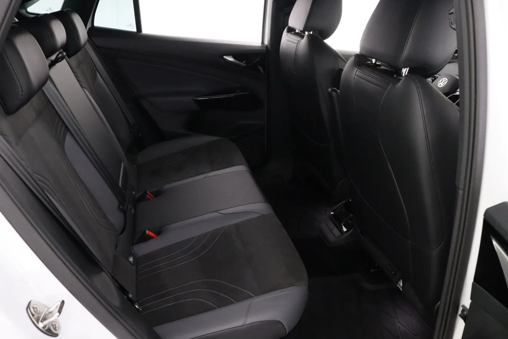 VOLKSWAGEN ID.5 EUC-860 carousel image