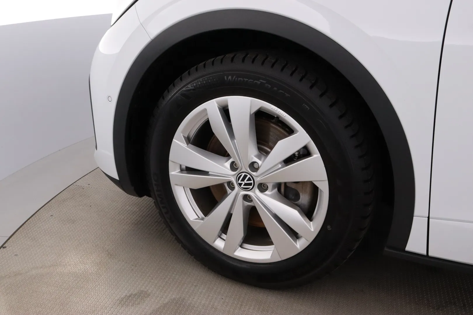 VOLKSWAGEN ID.5 EUC-860 carousel image