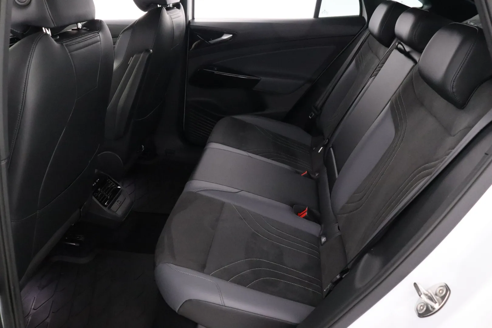 VOLKSWAGEN ID.5 EUC-860 carousel image