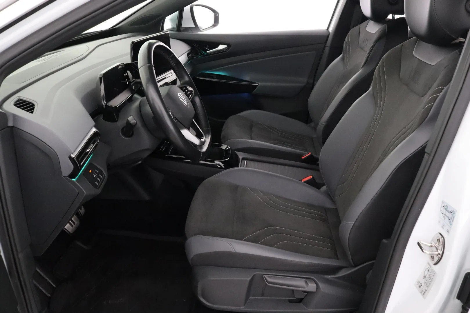 VOLKSWAGEN ID.5 EUC-860 carousel image