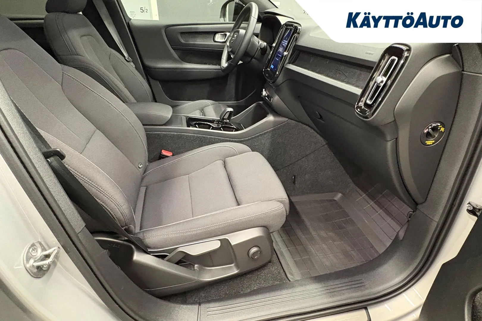 VOLVO C40 GRM-671 carousel image