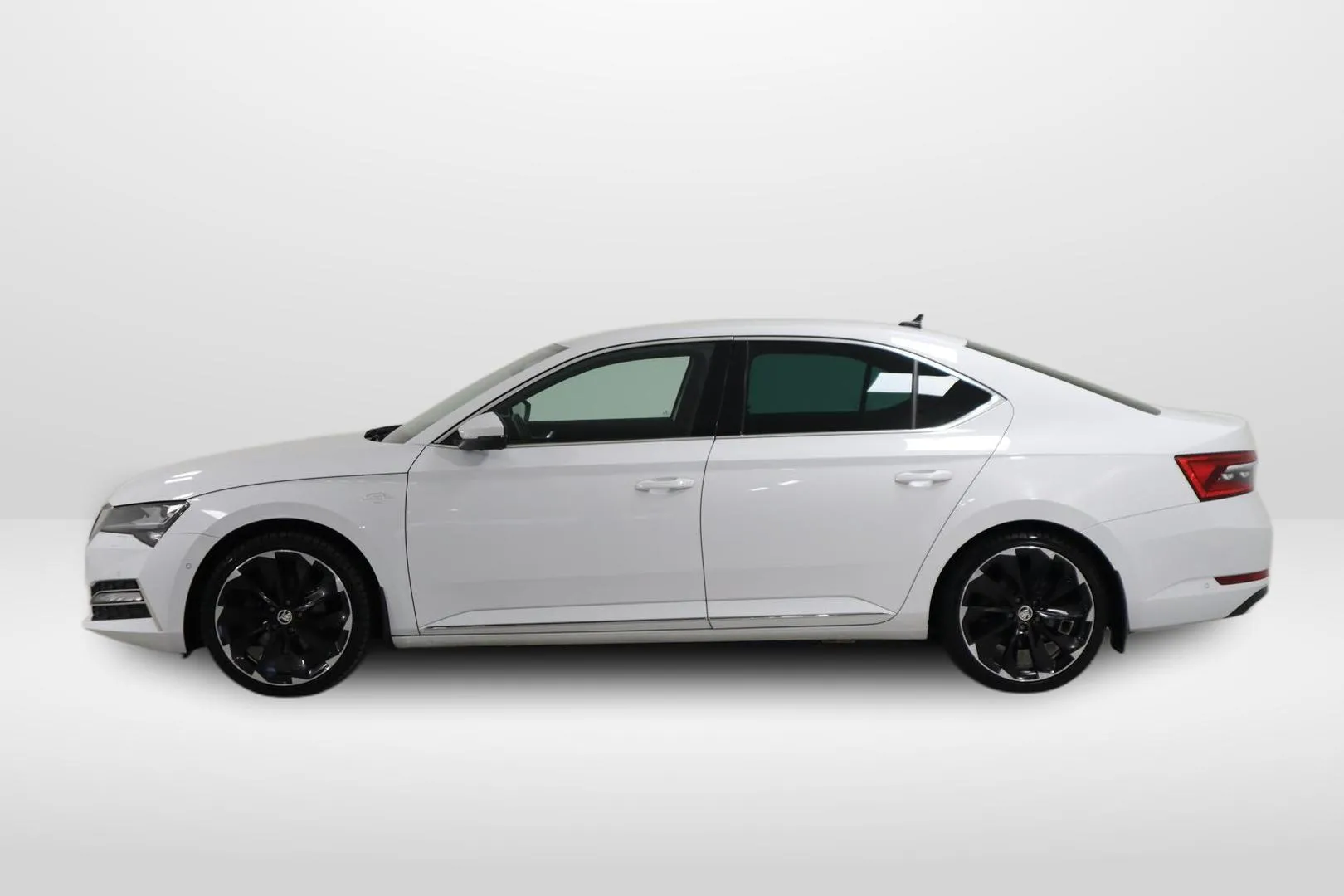 SKODA Superb JTS-500 carousel image