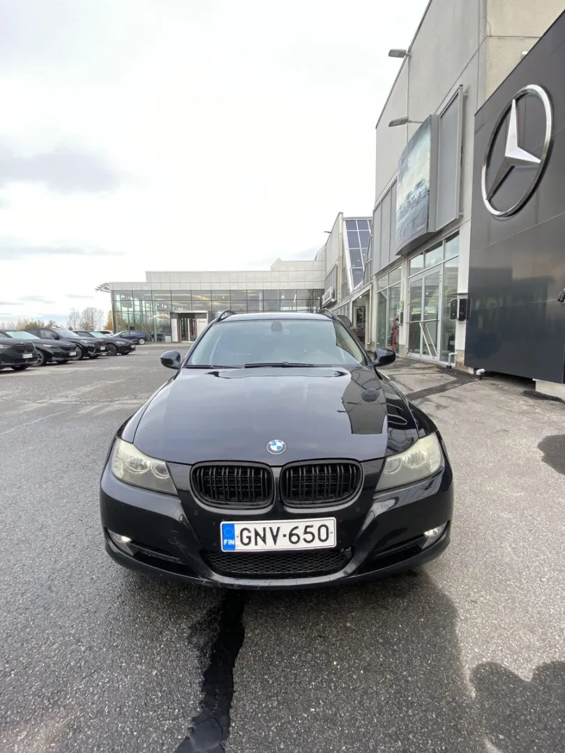 BMW 320 GNV-650 carousel image