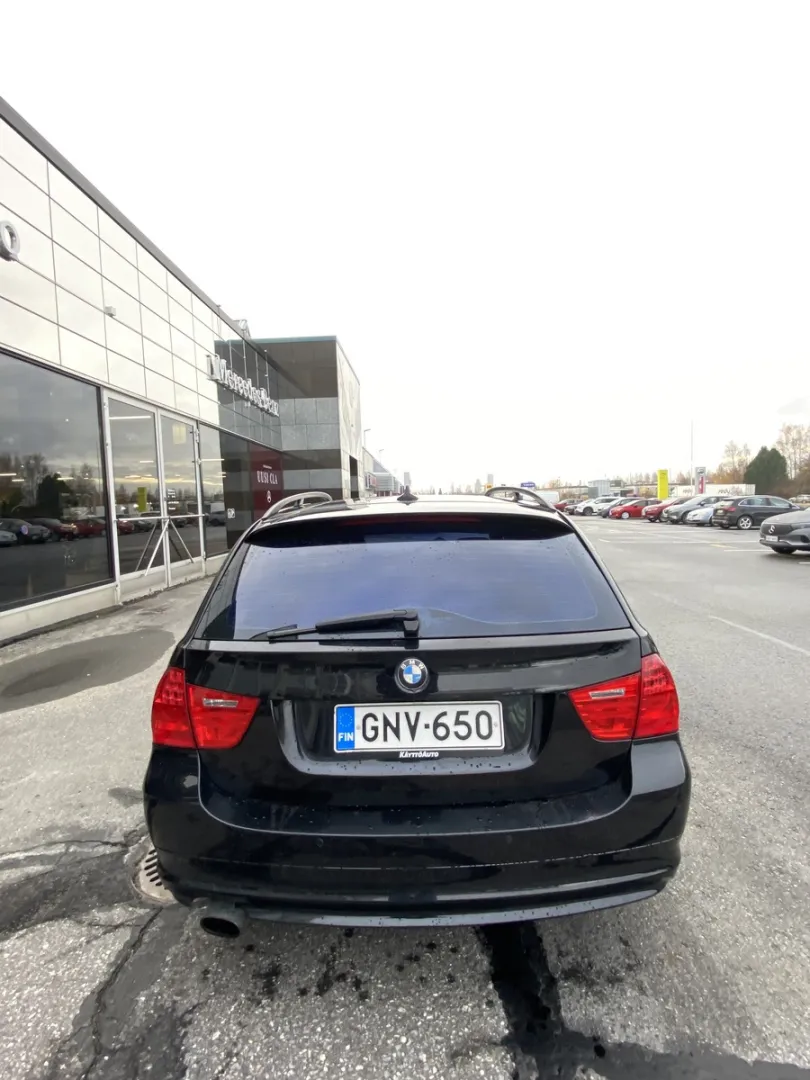 BMW 320 GNV-650 carousel image