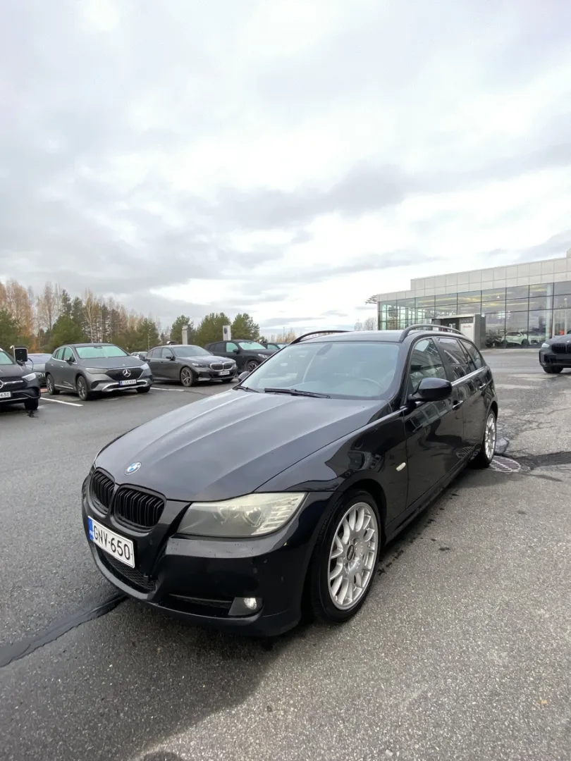 BMW 320 GNV-650 carousel image