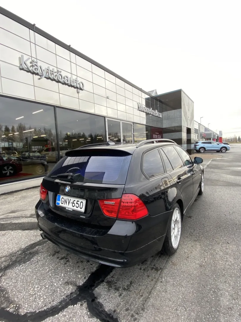 BMW 320 GNV-650 carousel image