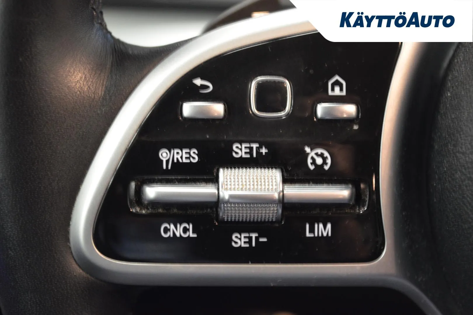 MERCEDES-BENZ GLE JLJ-279 carousel image