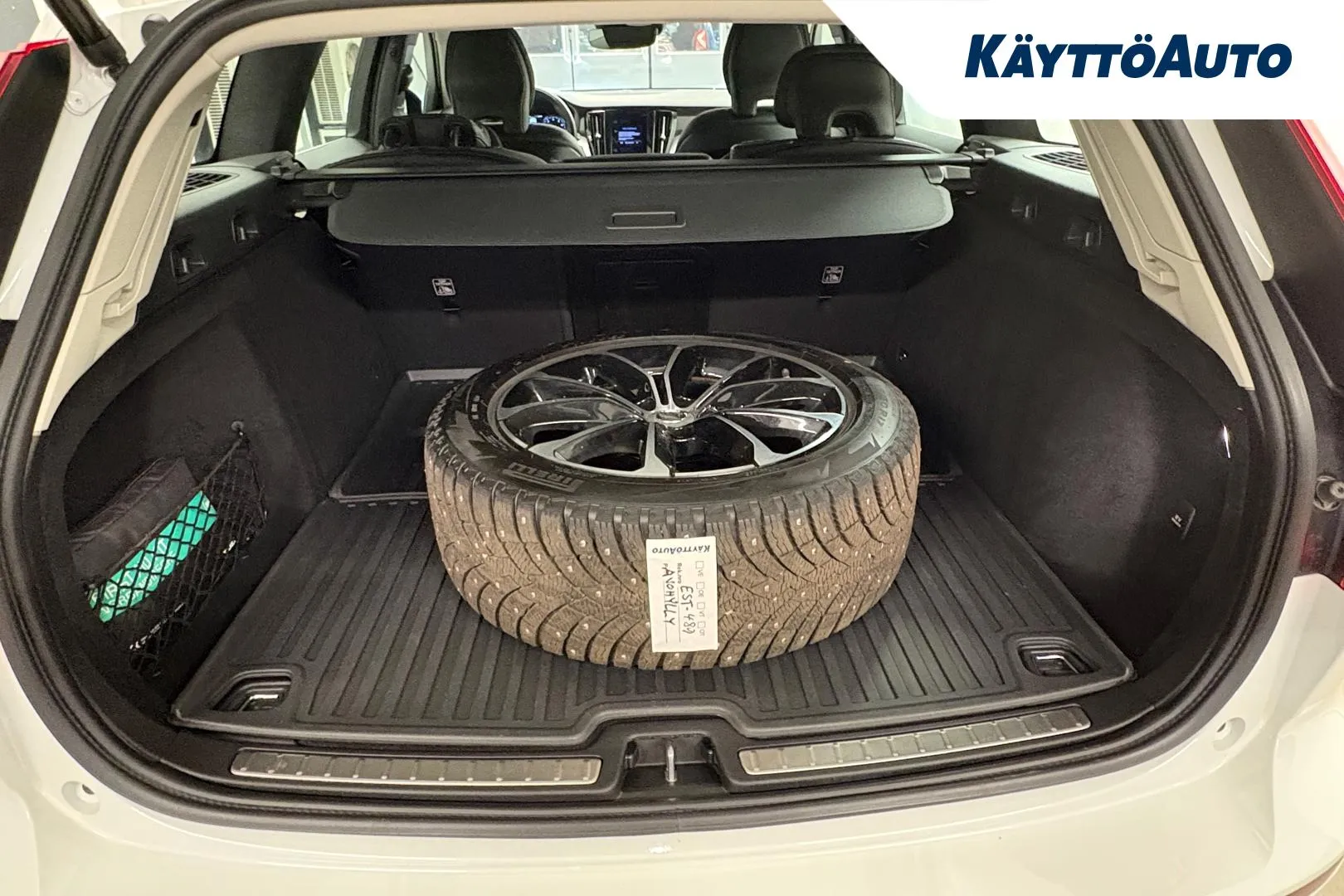 VOLVO V60 EST-489 carousel image