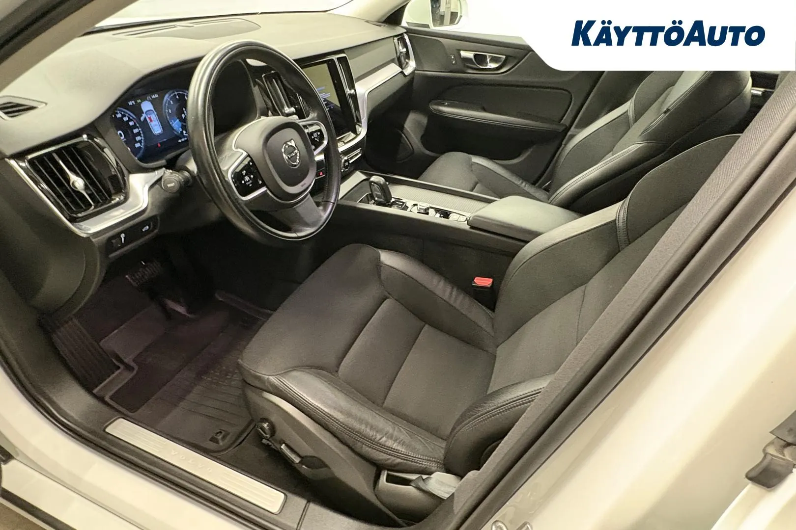 VOLVO V60 EST-489 carousel image