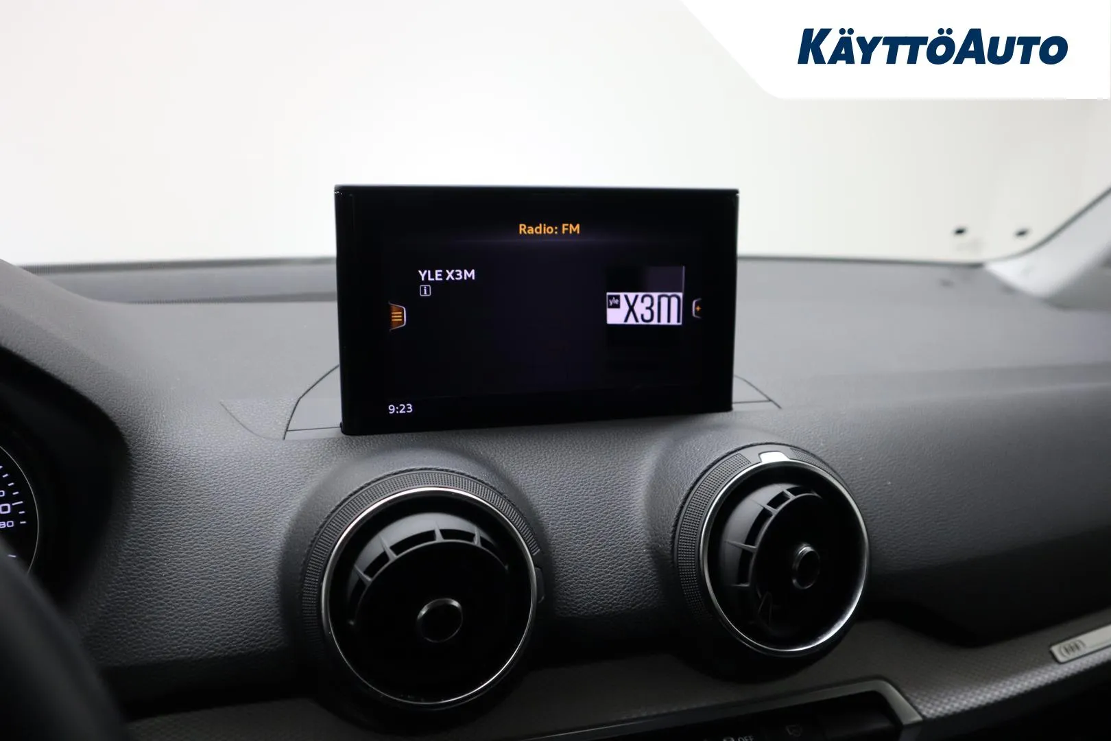 Audi Q2 OXP-834 carousel image