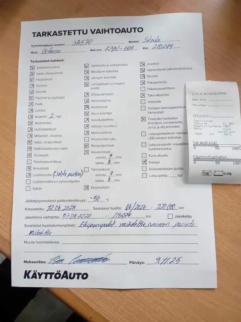 SKODA Octavia KMN-699 carousel image