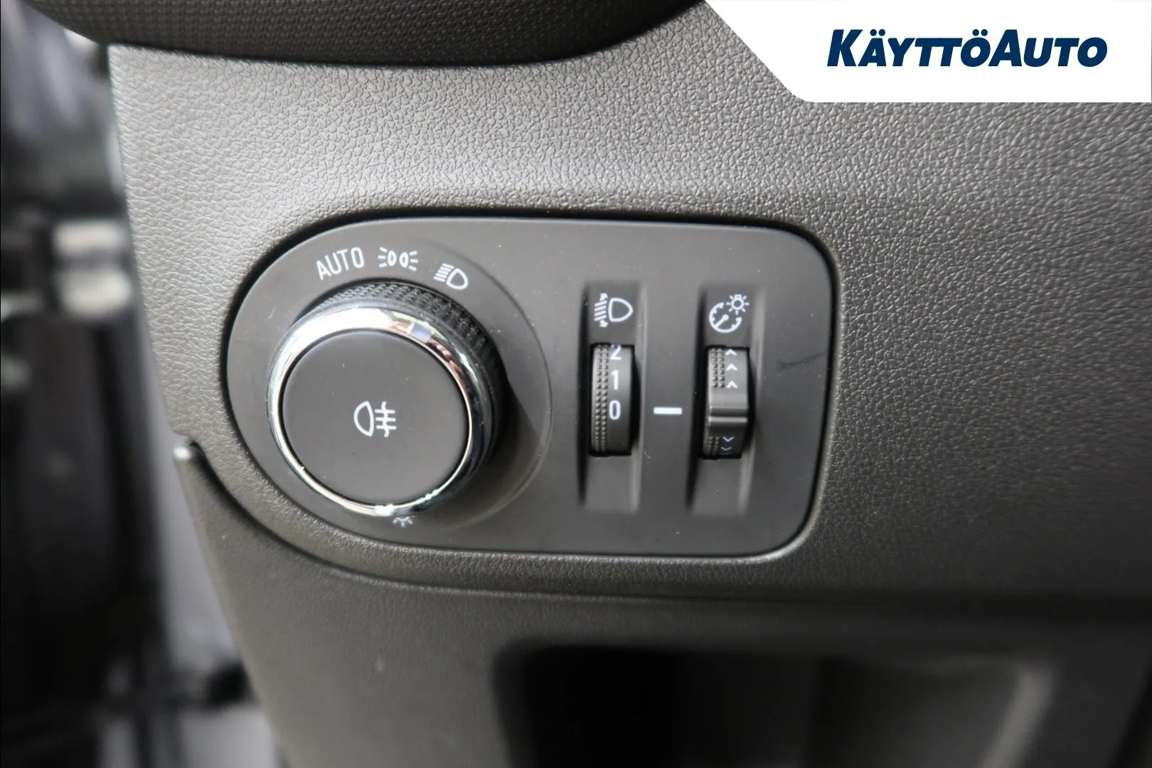 Opel Crossland GPG-748 carousel image