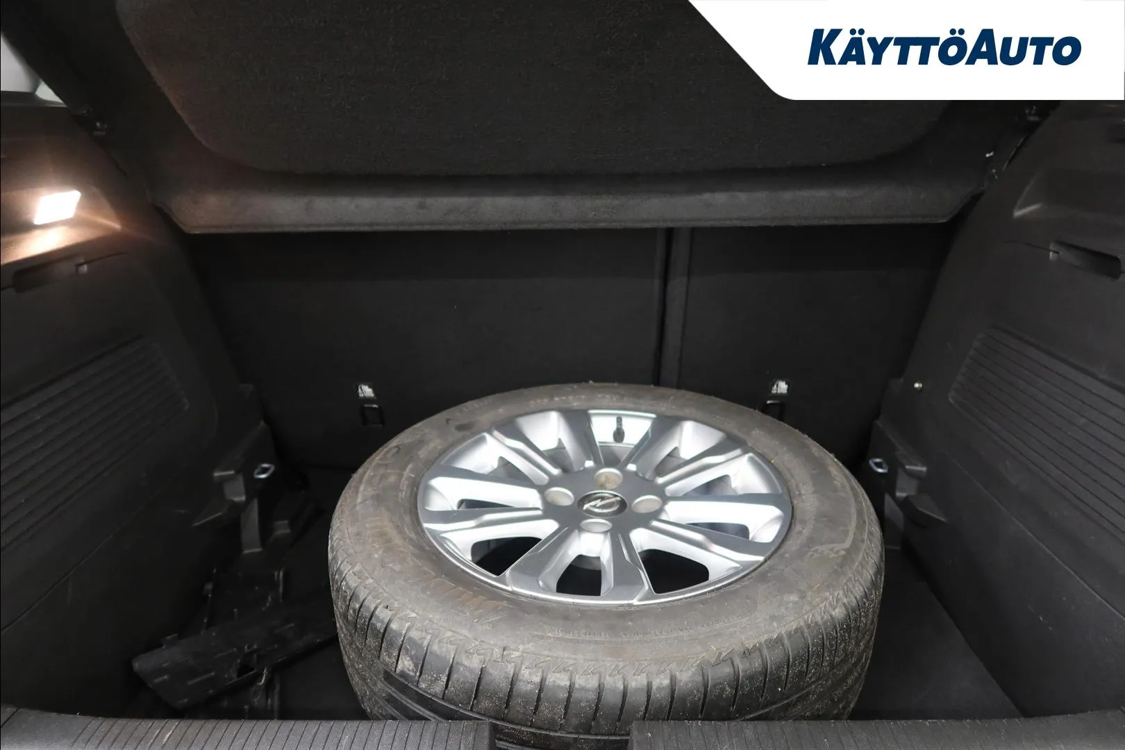 Opel Crossland GPG-748 carousel image