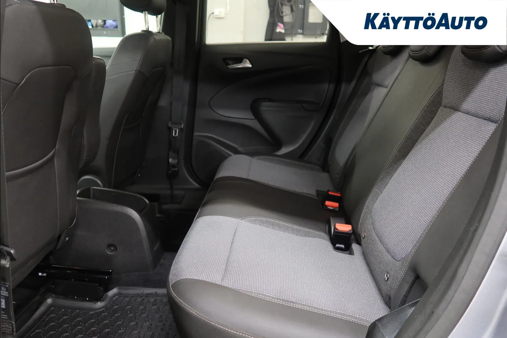 Opel Crossland GPG-748 carousel image