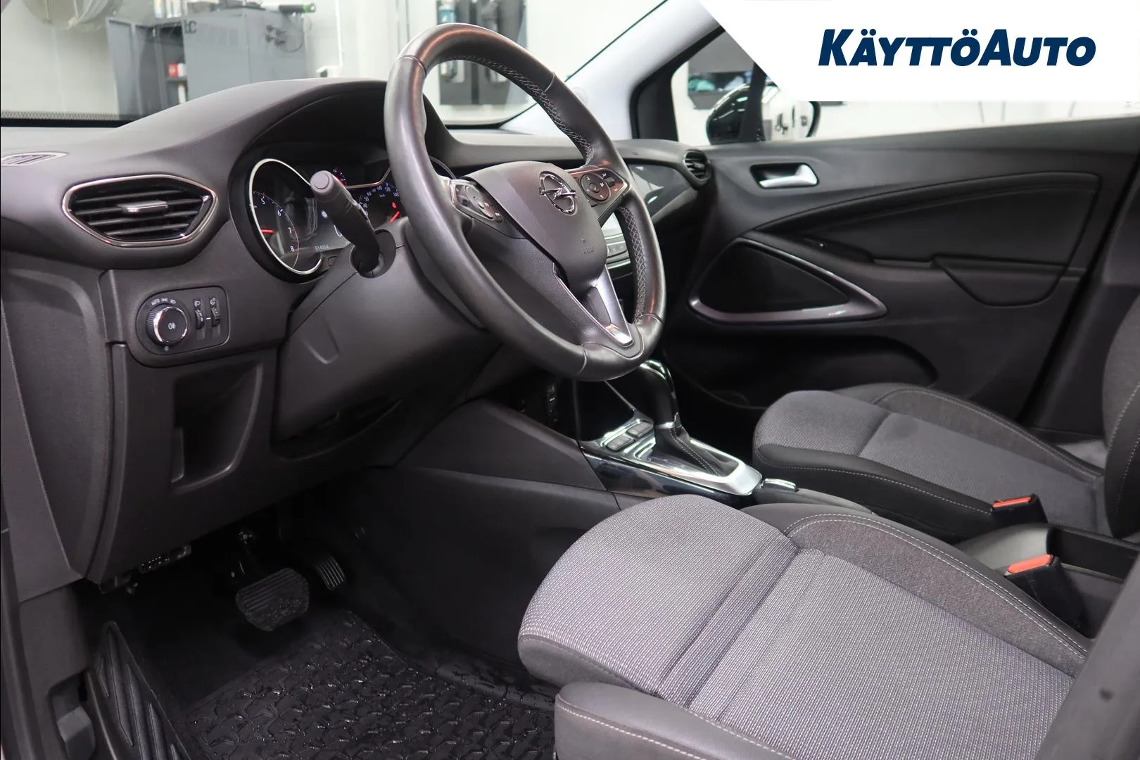 Opel Crossland GPG-748 carousel image